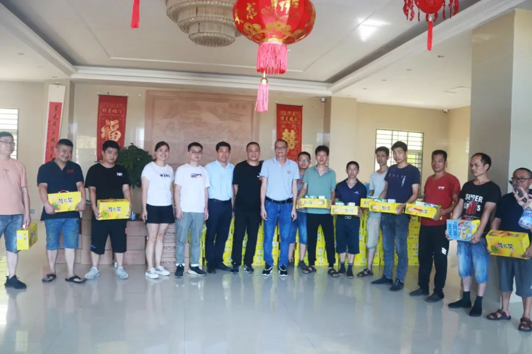 致敬烈日下的堅守，高溫慰問送清涼