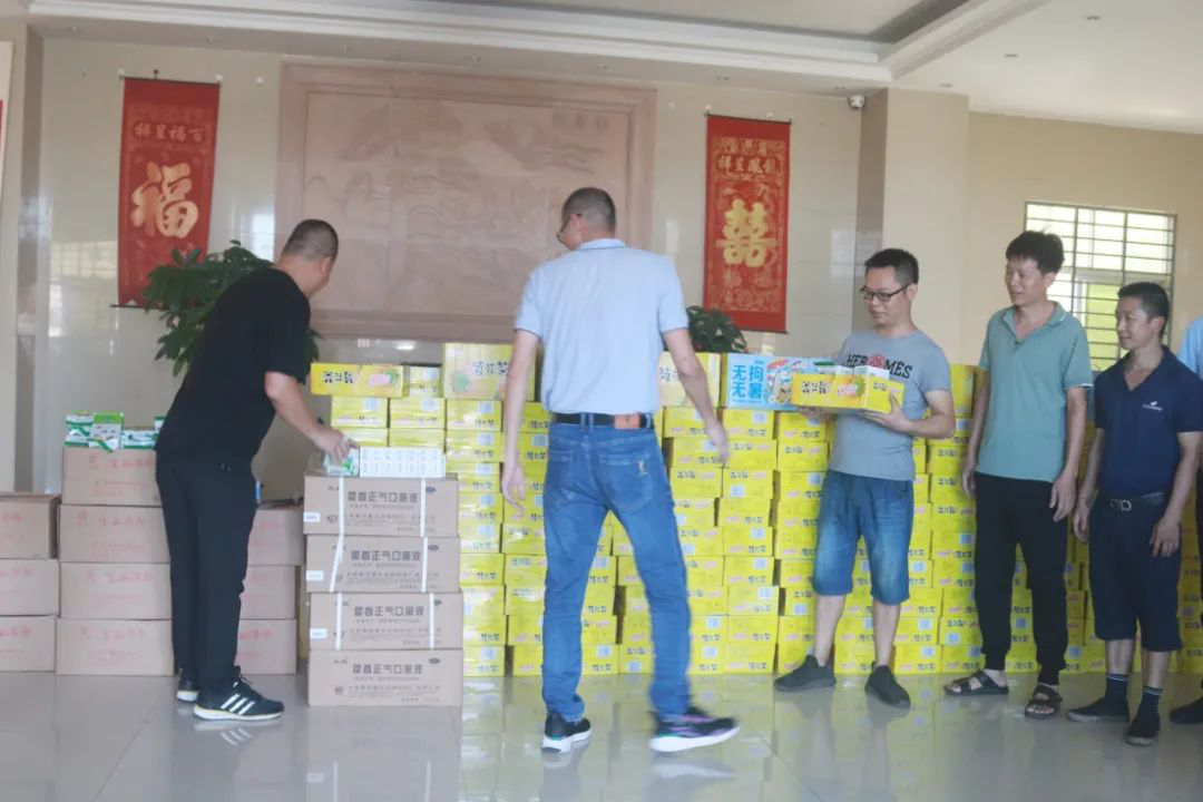 致敬烈日下的堅(jiān)守，高溫慰問送清涼